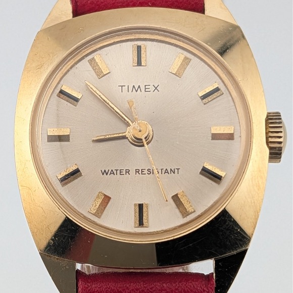 Vintage Timex Manual Wind Women\'s Gold Tone Cushion Case Watch Red Strap 24mm main image 8
